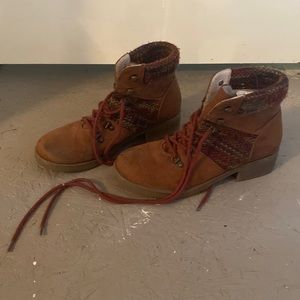 Mossimo- Boots